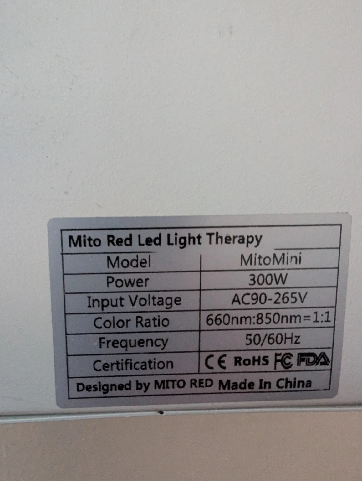 MitoMini label showing 660 nanometre red light and 850 nanometre near-infrared light